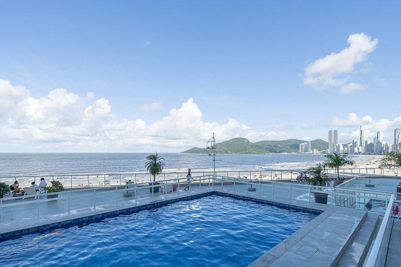 Apartamento con piscina frente al mar IPT0171