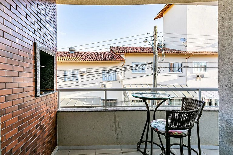 Apartamento em Santinho amplo com suíte VER102 Sezone