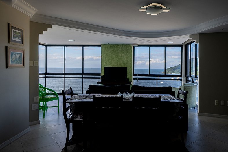 Beautiful apart by the sea and incredible view NVI501