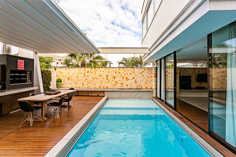 Casa Cactos con piscina y 5 suites Jurerê RCA264